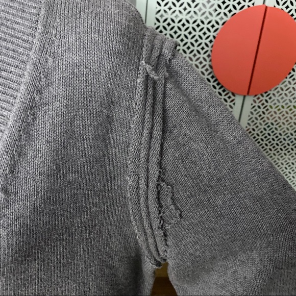 NWOT Alexander Wang Gray Distressed V Neck Sweater - Picture 4 of 6